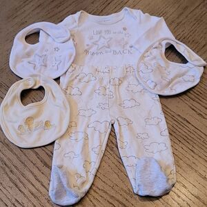 6-9 month footed pj set with bibs boy or girl 💛